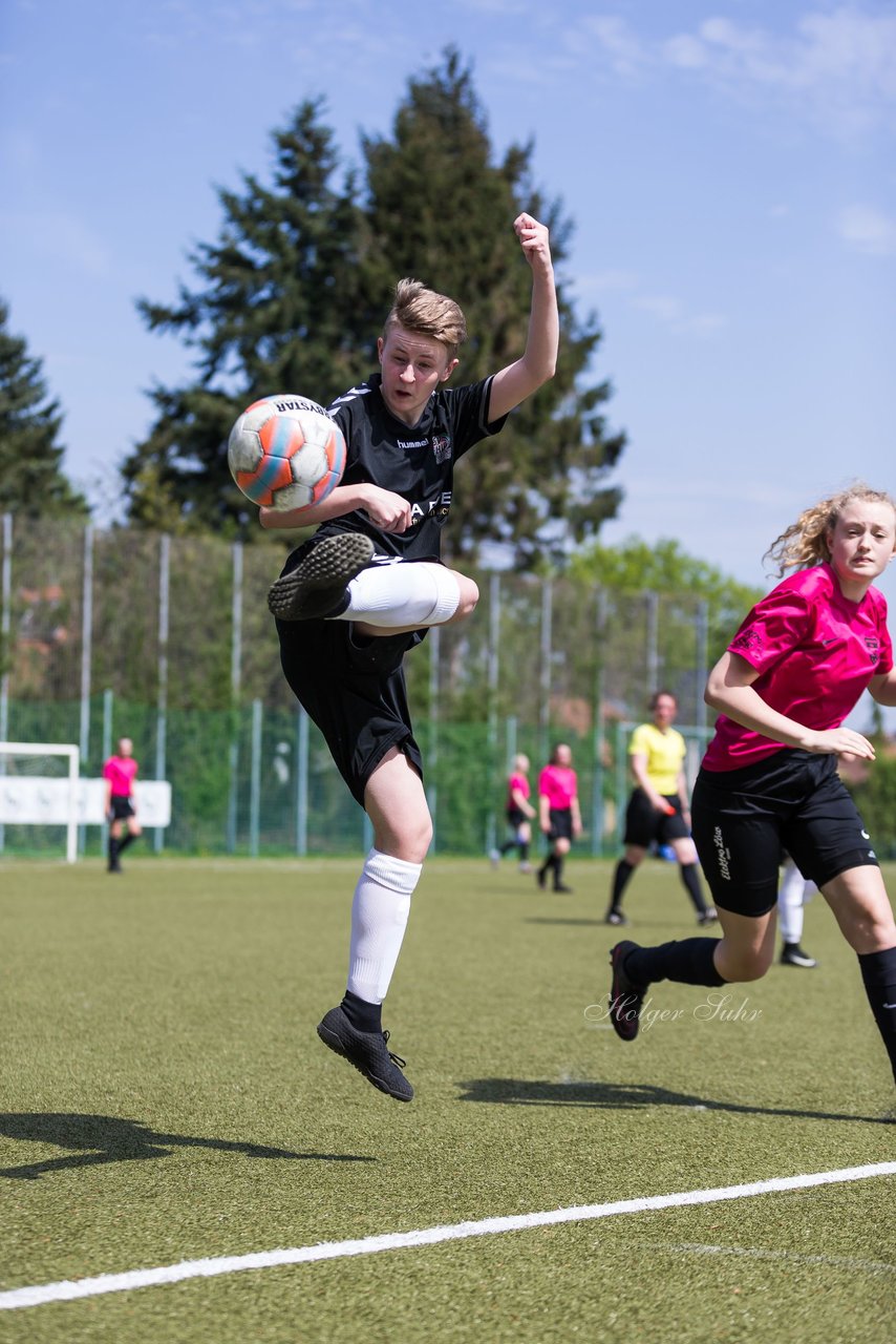 Bild 88 - B-Juniorinnen Pokalfinale SV Henstedt Ulzburg - SG Holstein Sued : 2:0